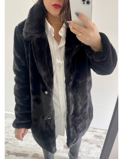 Abrigos pelos negro