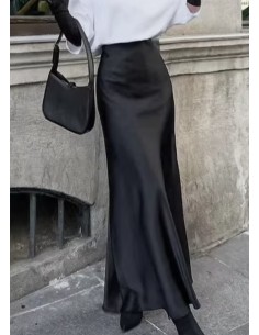 Falda satinada larga