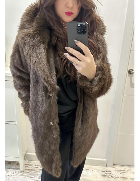 Abrigos pelos brown