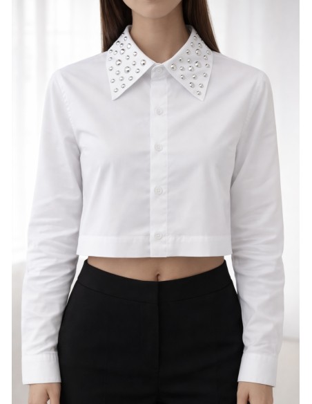 Camisa crop tachuelas